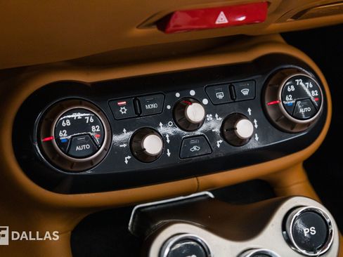Used 2011 Ferrari California RWD image 31