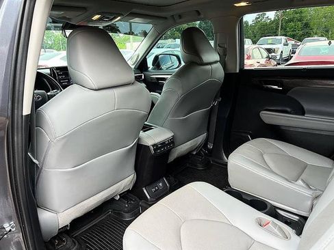 Used 2021 Toyota Highlander Platinum FWD image 43