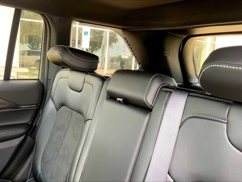 New 2025 Jeep Grand Cherokee Altitude image 18