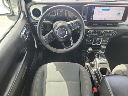 Used 2024 Jeep Gladiator Sport AWD/4WD image 12
