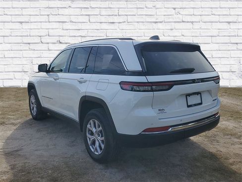 Used 2022 Jeep Grand Cherokee Limited image 3