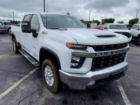 Used 2023 Chevrolet Silverado 2500 LT w/ Convenience Package AWD/4WD image 4