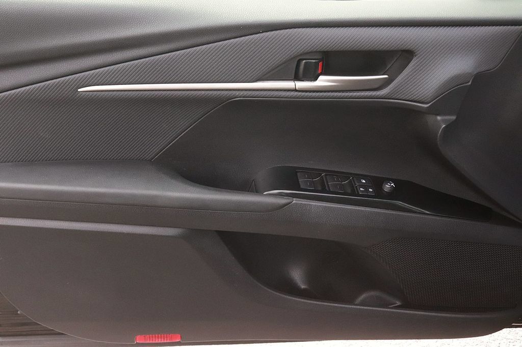 Used 2025 Toyota Camry SE FWD image 10