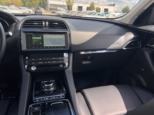 Used 2020 Jaguar F-PACE Premium AWD/4WD image 16