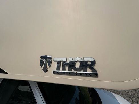 Used 2018 Ford E-450 and Econoline 450 Super Duty w/ Motorhome Prep Package image 91