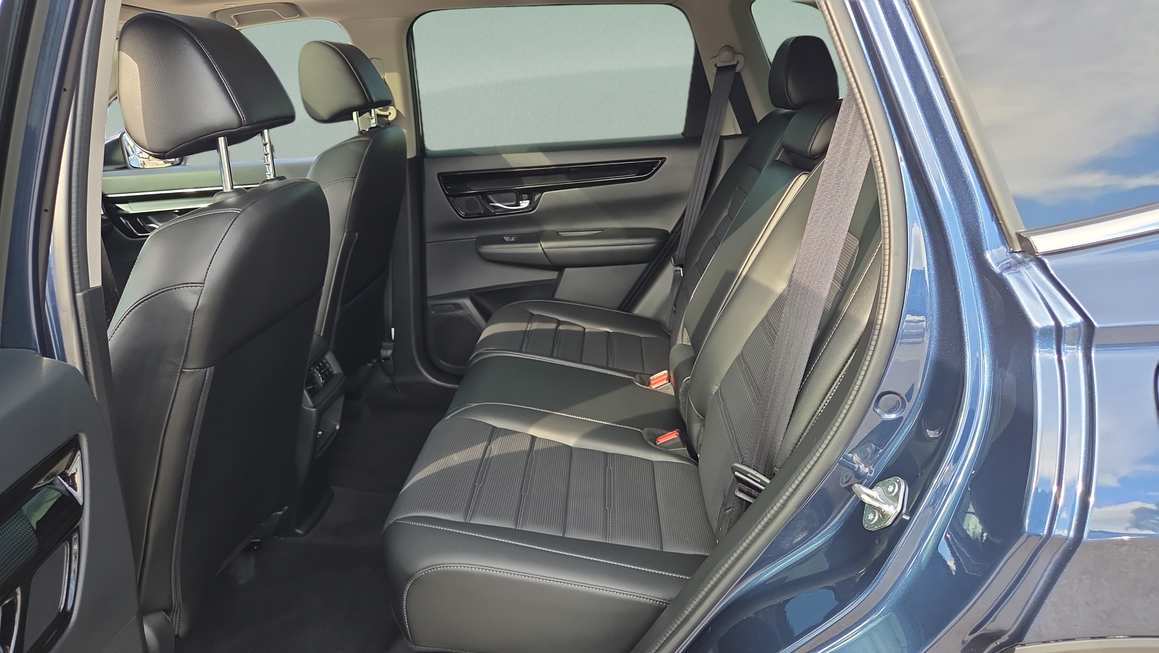 Used 2025 Honda CR-V EX-L image 11