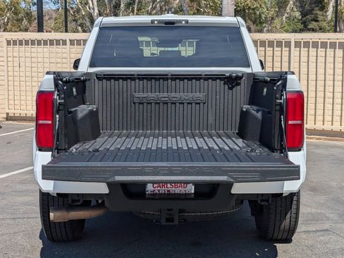 Used 2025 Toyota Tacoma 4x4 Double Cab image 9