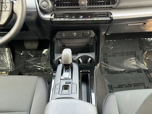 Used 2025 Toyota Prius LE FWD image 14