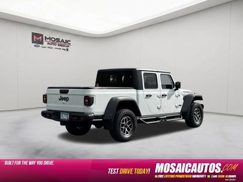 Used 2024 Jeep Gladiator Rubicon w/ Technology Group AWD/4WD image 7