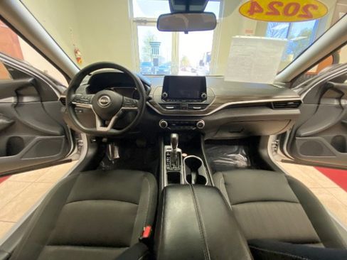 Used 2024 Nissan Altima 2.5 SV image 24