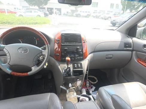 Used 2008 Toyota Sienna XLE Limited w/ XLE Limited Pkg 2 FWD image 11
