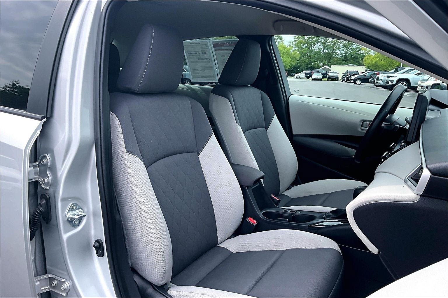 Used 2025 Toyota Corolla LE FWD image 7