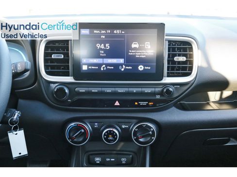 Certified 2025 Hyundai Venue SE image 25