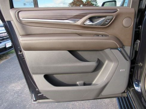 Used 2023 GMC Yukon XL Denali w/ Advanced Technology Package image 26