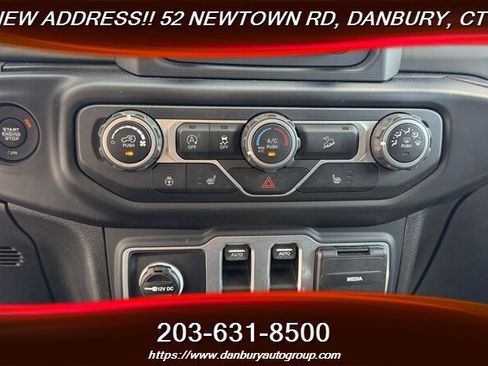 Used 2019 Jeep Wrangler Sport AWD/4WD image 21