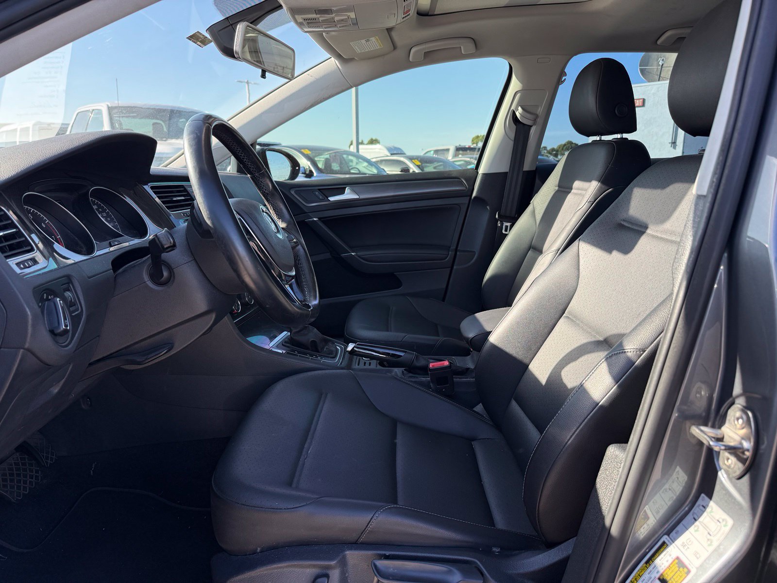 Used 2018 Volkswagen Golf SE FWD image 5