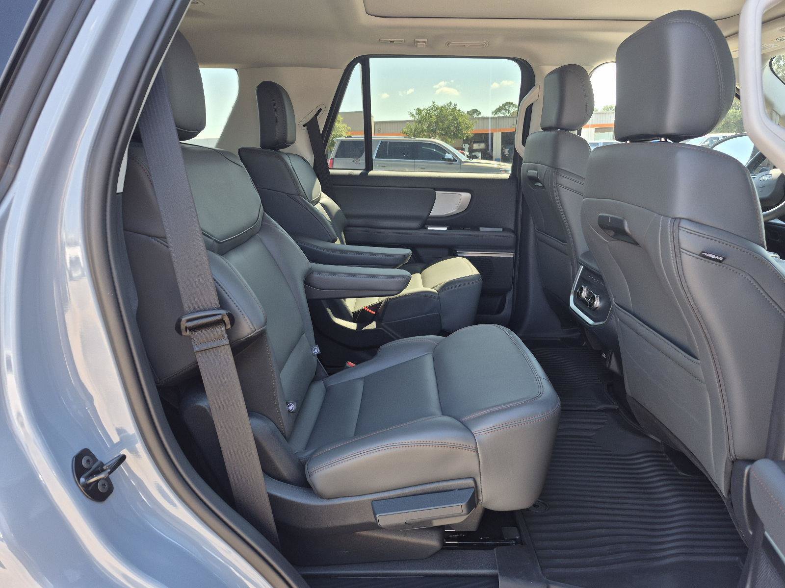 Used 2025 Ford Expedition Active RWD image 14