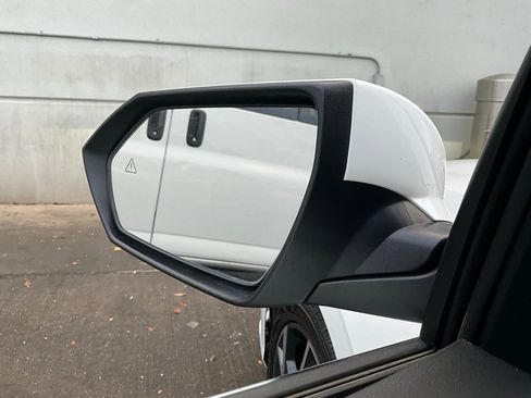 Used 2025 Hyundai Elantra Limited image 19