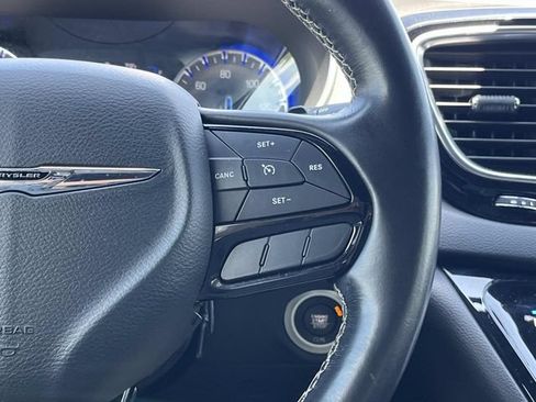 Used 2020 Chrysler Pacifica Touring w/ S Appearance Package FWD image 31