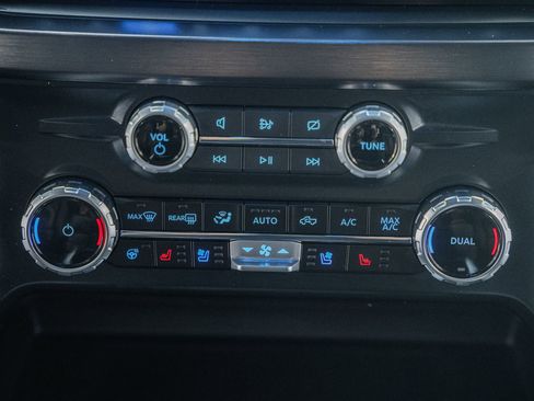 Used 2023 Ford F250 Lariat w/ Lariat Ultimate Package AWD/4WD image 26
