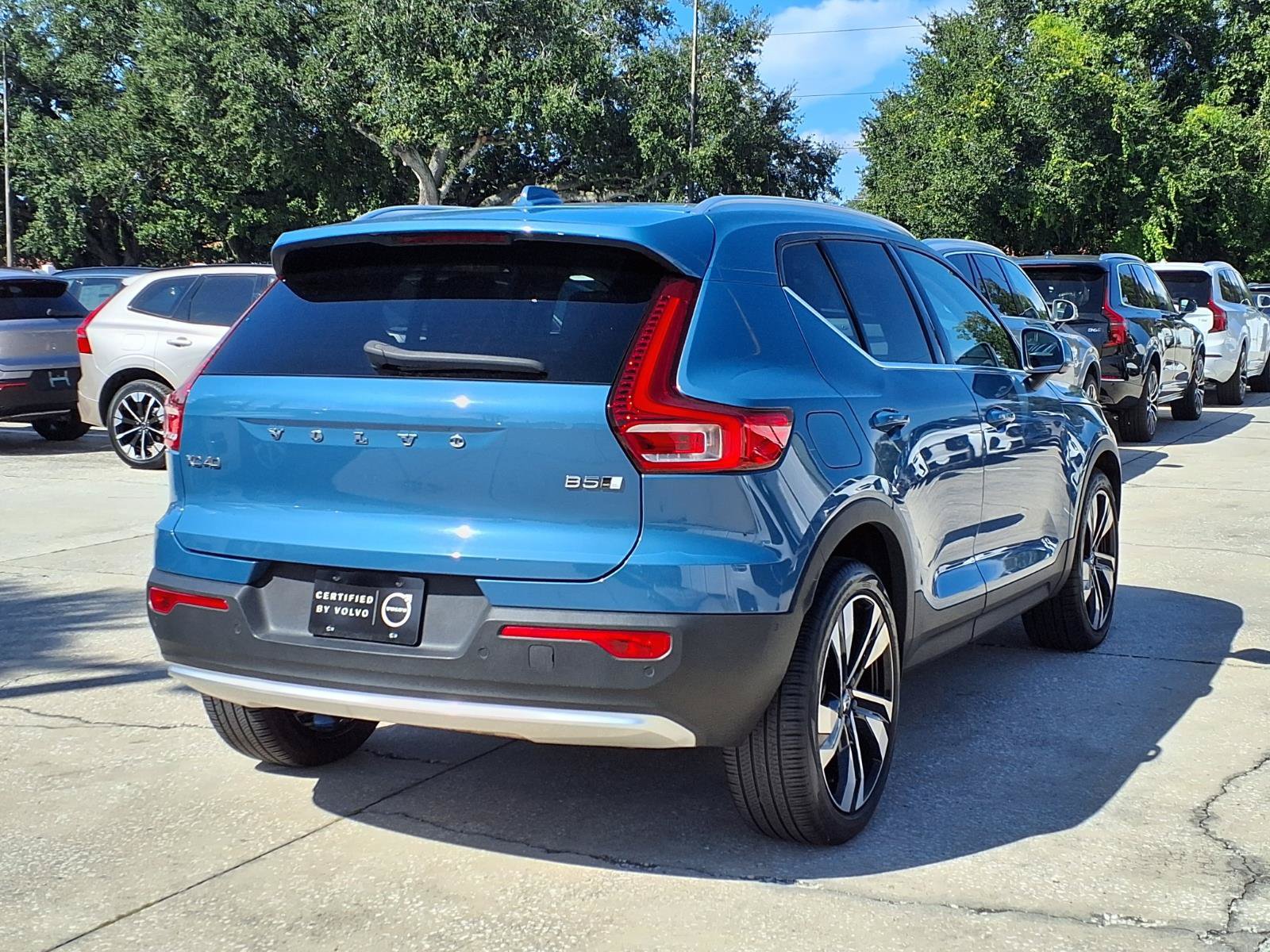 Certified 2023 Volvo XC40 B5 Ultimate w/ Protection Package Premier AWD/4WD image 7