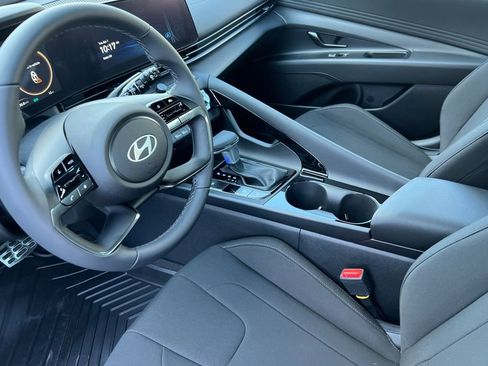 New 2025 Hyundai Elantra SEL image 8