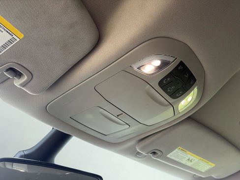 Used 2023 Chrysler Voyager LX FWD image 21