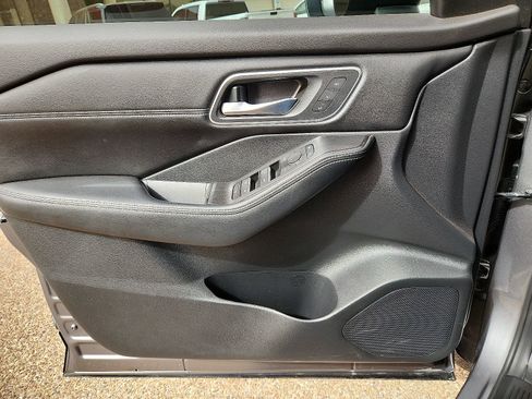 Used 2024 Nissan Rogue Platinum image 13