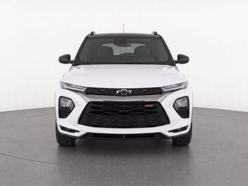 Used 2023 Chevrolet TrailBlazer RS w/ Sun and Liftgate Package AWD/4WD image 2