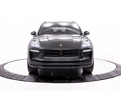Certified 2026 Porsche Macan AWD/4WD image 10