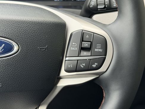 Used 2025 Ford Explorer Active RWD image 33