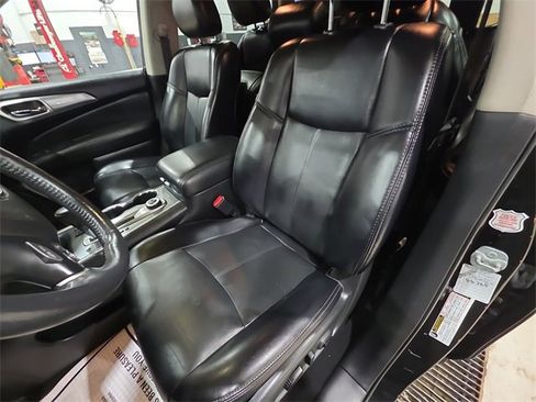 Used 2020 Nissan Pathfinder SL image 11