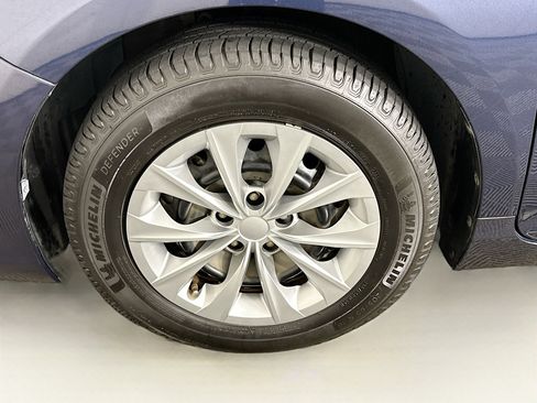 Used 2015 Toyota Camry LE FWD image 11