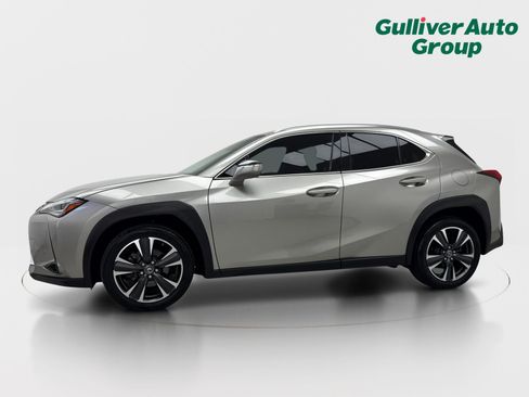 Used 2021 Lexus UX 200 w/ Accessory Package (Z2) FWD image 2