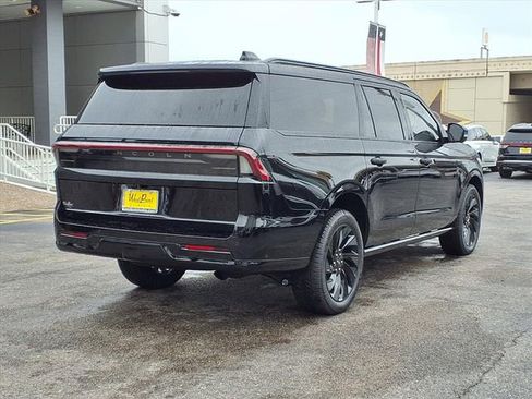 New 2025 Lincoln Navigator L Reserve w/ Jet Appearance Package AWD/4WD image 2