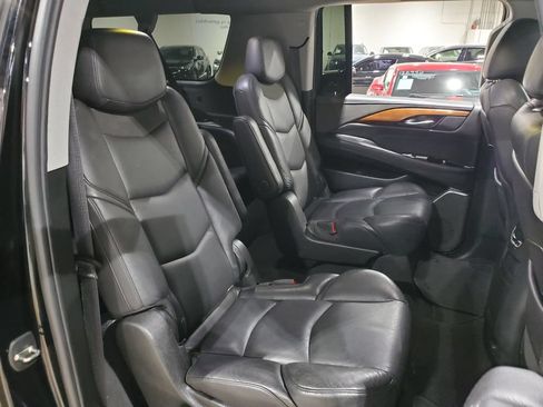Used 2019 Cadillac Escalade ESV Luxury RWD image 21
