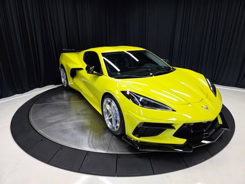 Used 2023 Chevrolet Corvette Stingray Premium Cpe w/ Z51 Performance Package RWD image 9