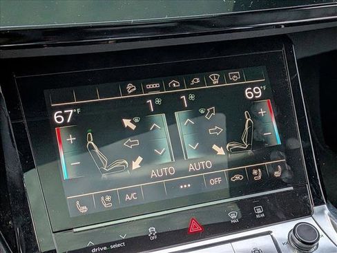 Used 2022 Audi e-tron Chronos w/ Chronos Package image 11