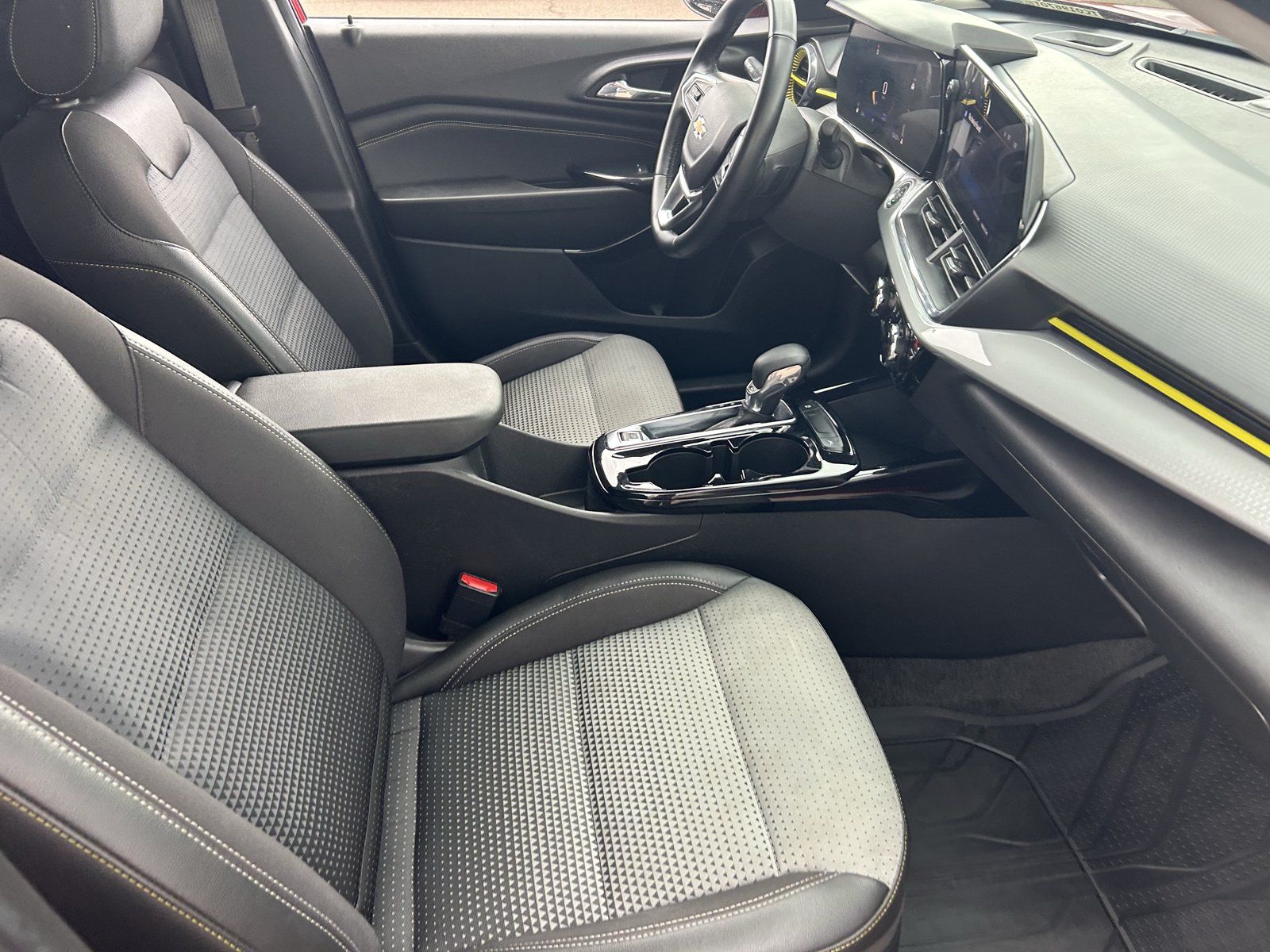 Certified 2026 Chevrolet Trax LT w/ LT Convenience Package FWD image 12