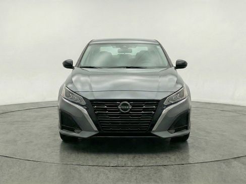 Used 2025 Nissan Altima 2.5 SV image 2