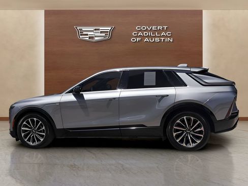 Used 2024 Cadillac Lyriq Sport RWD image 2