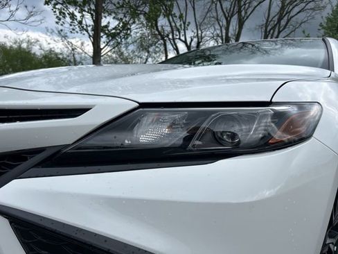 Used 2022 Toyota Camry SE w/ Cold Weather Package FWD image 33