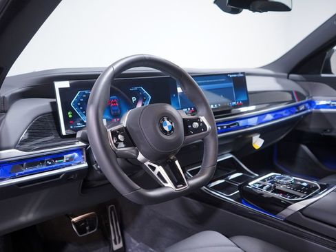Used 2025 BMW 740i w/ Premium Package image 6