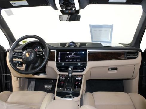 Certified 2024 Porsche Macan AWD/4WD image 13