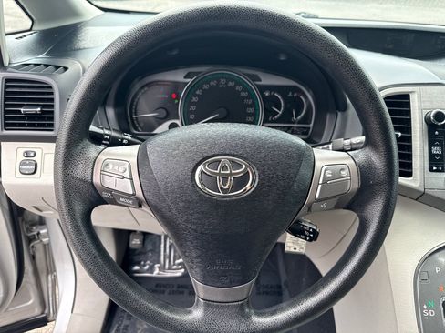 Used 2010 Toyota Venza FWD image 15
