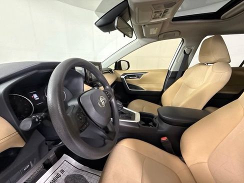 Used 2019 Toyota RAV4 XLE w/ Convenience Package FWD image 13