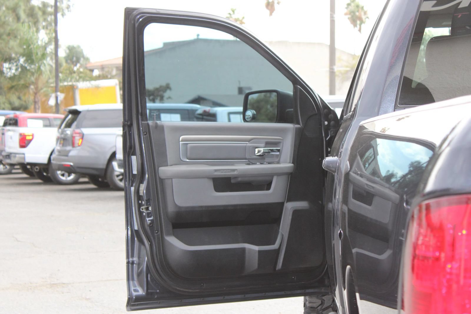 Used 2017 RAM 1500 Classic SLT RWD image 7