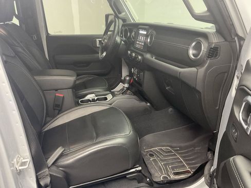 Used 2022 Jeep Wrangler Unlimited Sahara w/ Cold Weather Group AWD/4WD image 23