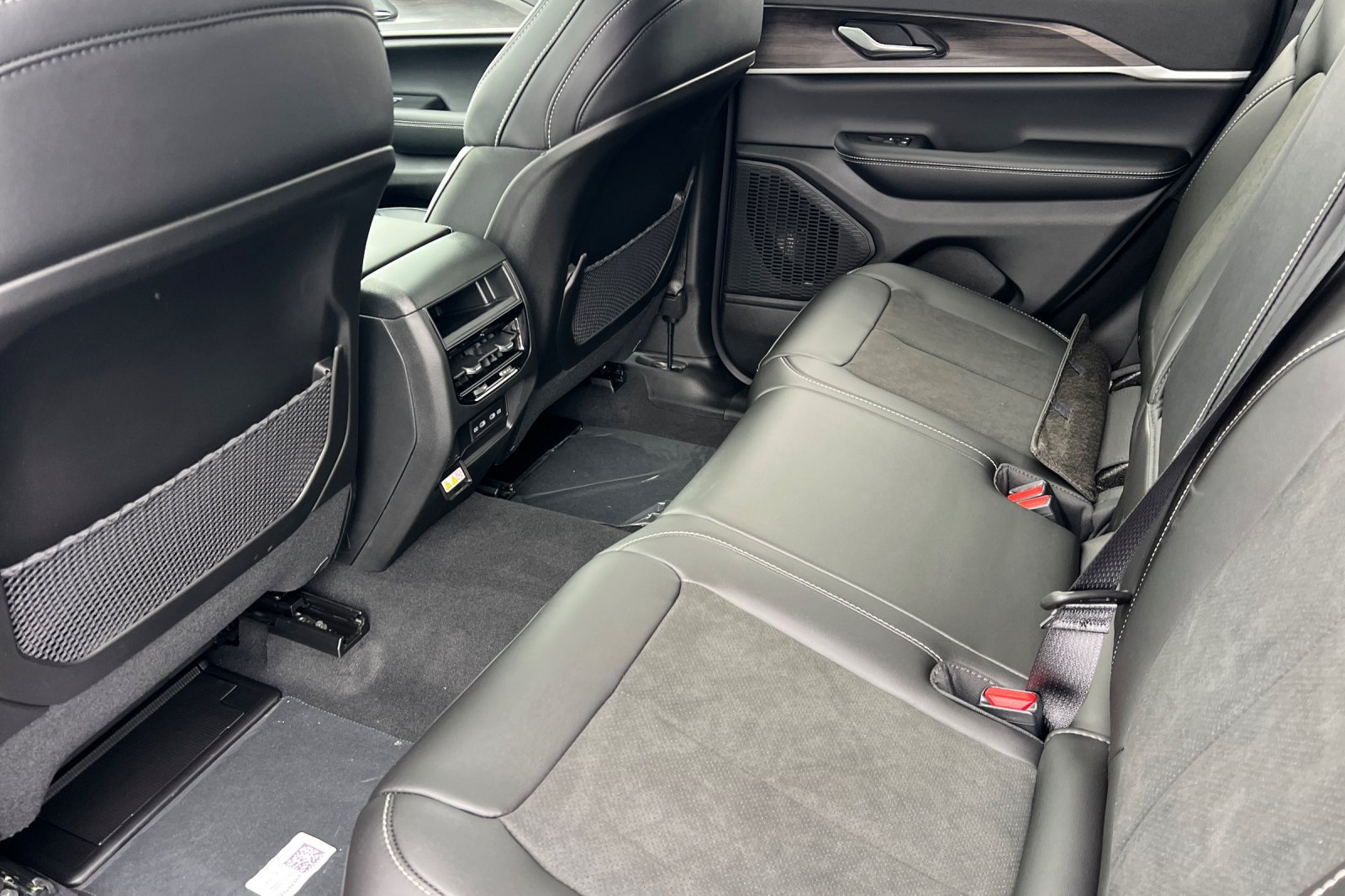 New 2026 Jeep Grand Cherokee Altitude AWD/4WD image 11