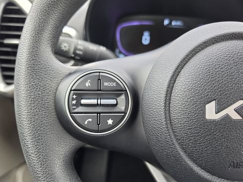 Certified 2025 Kia Soul LX w/ LX Technology Package FWD image 18